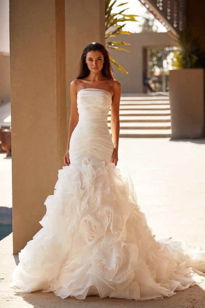 Eridana simple corset wedding dress - Bridal gown - Strapless wedding gown  - Summer wedding ide…